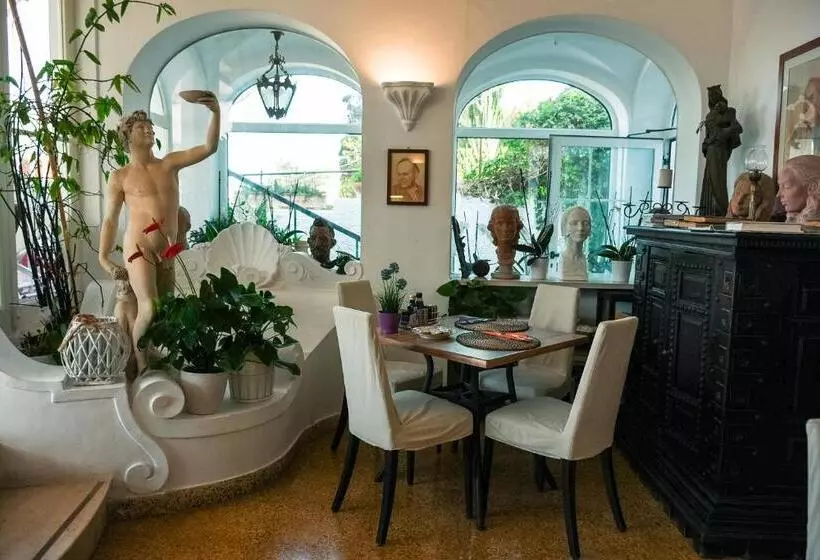 هتل La Reginella Capri