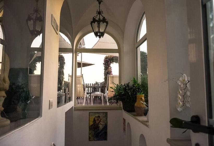 هتل La Reginella Capri