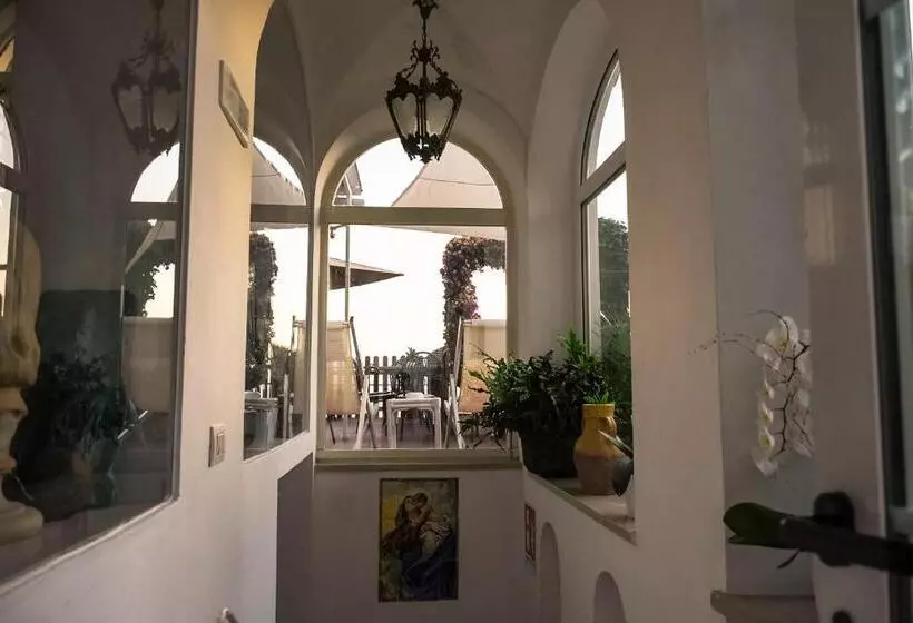 هتل La Reginella Capri
