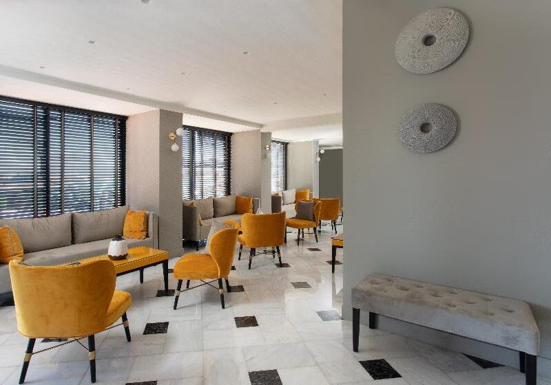 בית מלון כפרי Pantheon City