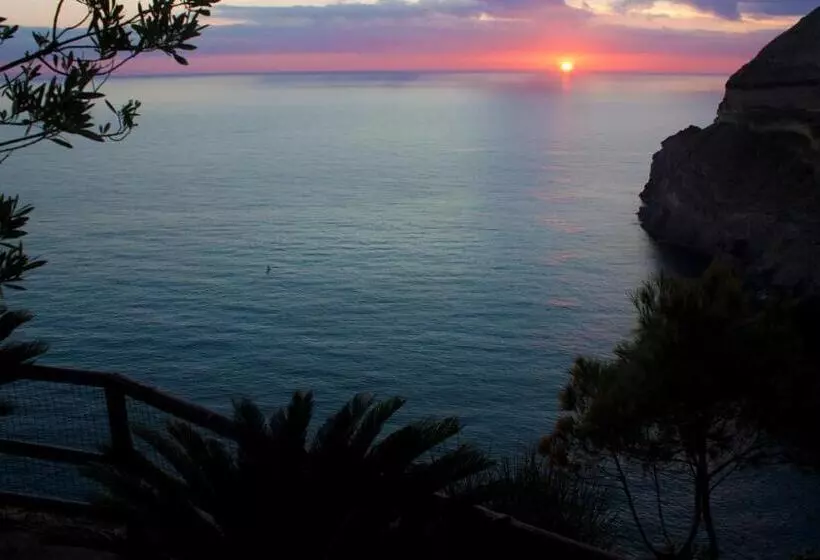 Otel Punta Chiarito Resort