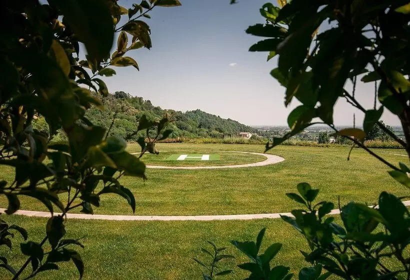 Отель Relais Chateaux Da Vittorio