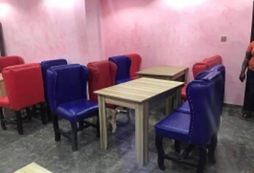 Royal Park Hotel And Suites