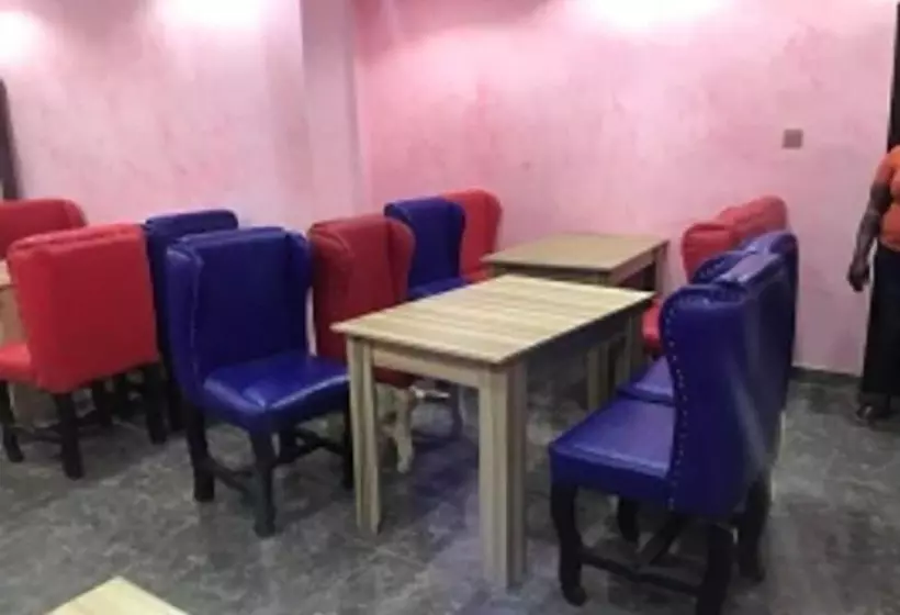 Royal Park Hotel And Suites