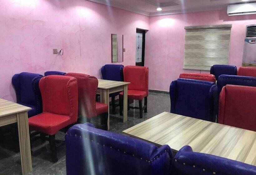 Royal Park Hotel And Suites