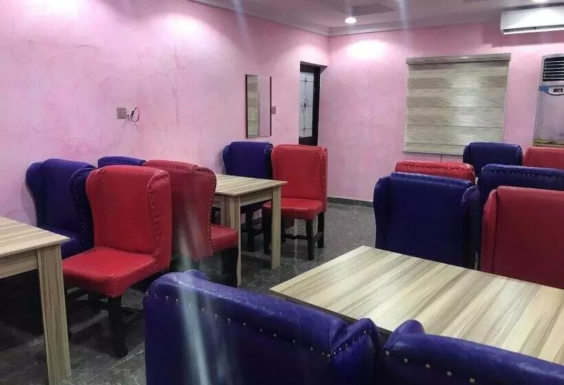 Royal Park Hotel And Suites