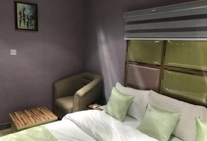 Royal Park Hotel And Suites