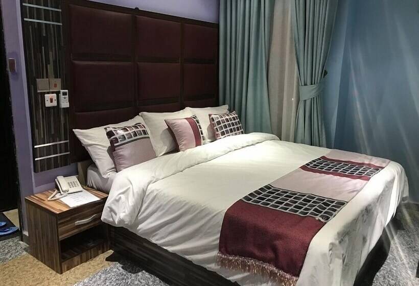 Royal Park Hotel And Suites