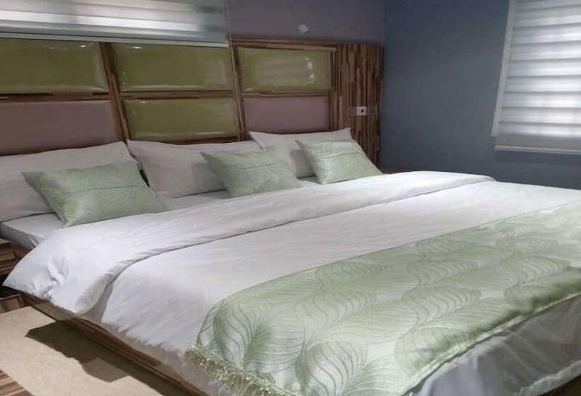 Royal Park Hotel And Suites