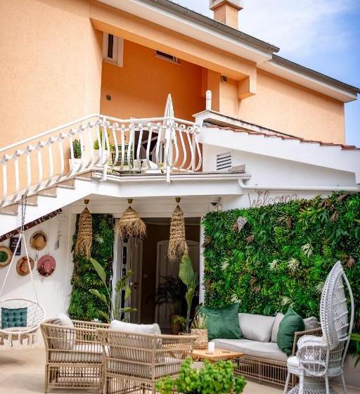 بنسيون Villa Nada