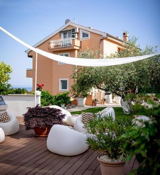 بنسيون Villa Nada