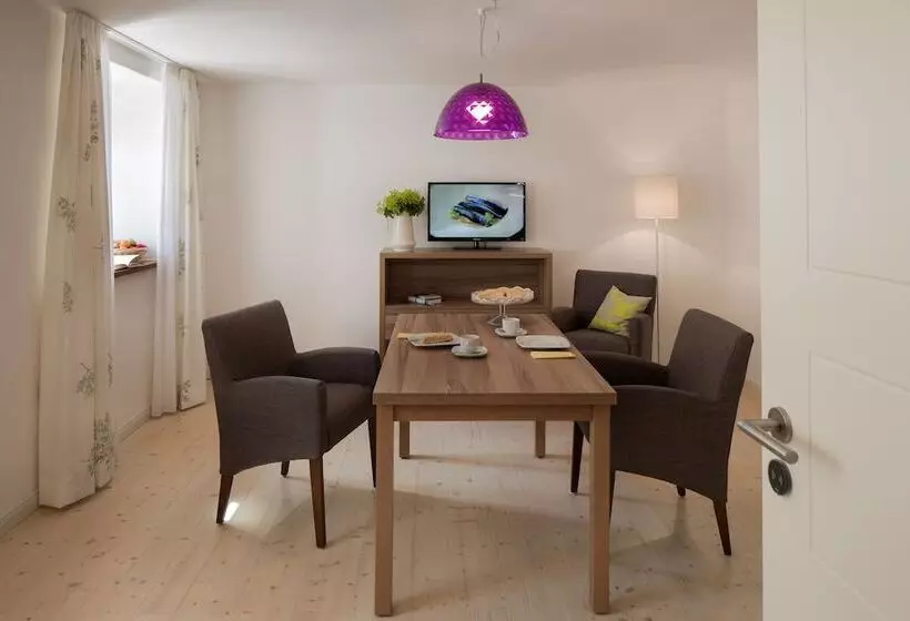 Hotelli Hollerhofe  Zu Gast Im Dorf