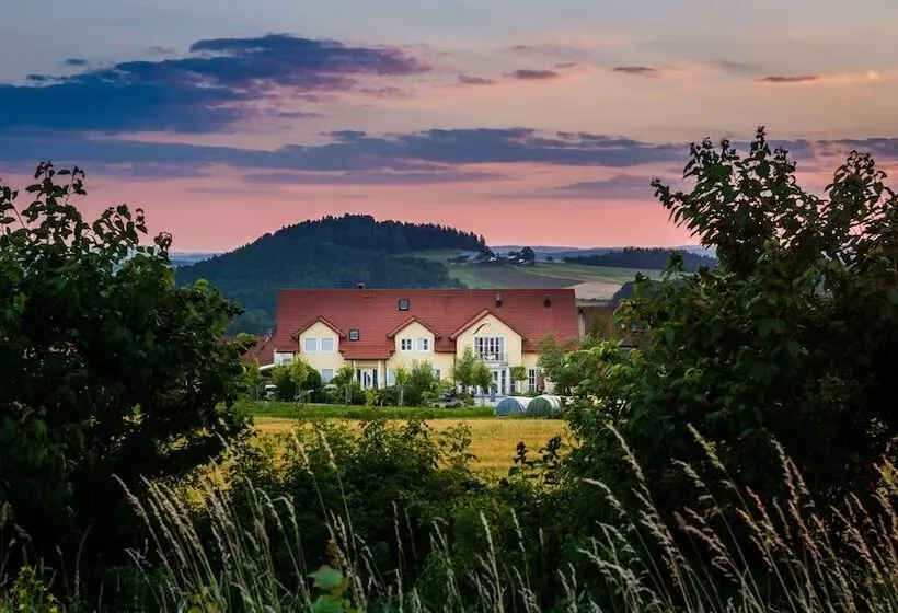 Hotelli Hollerhofe  Zu Gast Im Dorf