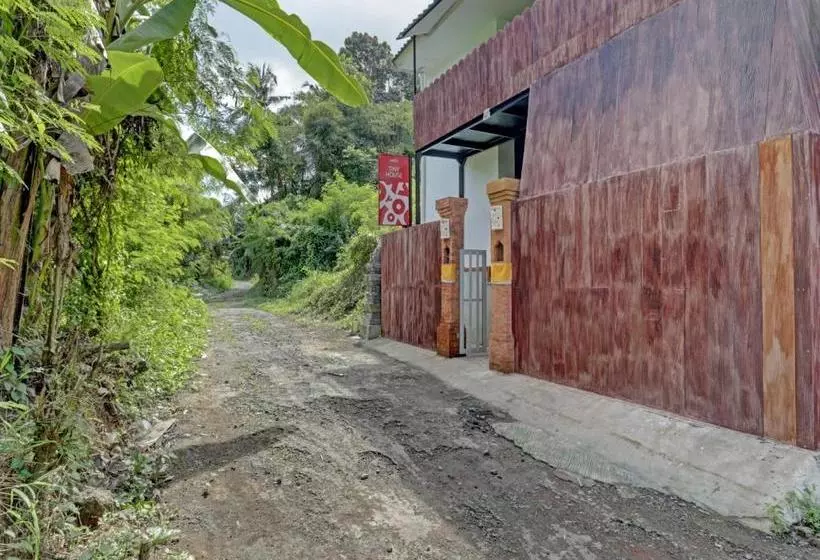 Hotelli Oyo 90512 Tiny House