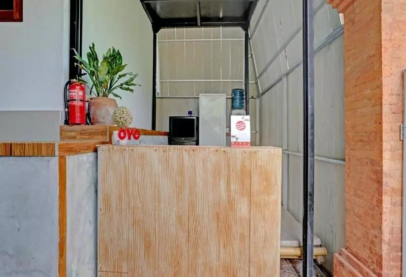 Hotelli Oyo 90512 Tiny House