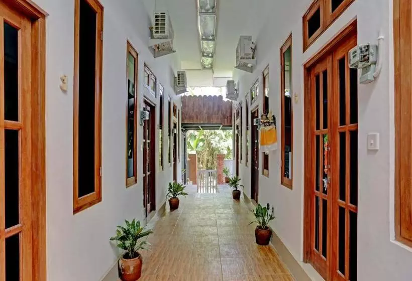 Hotelli Oyo 90512 Tiny House