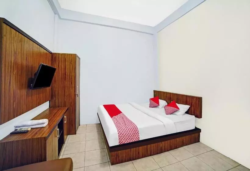Hotelli Oyo 90515 Indah Guest House
