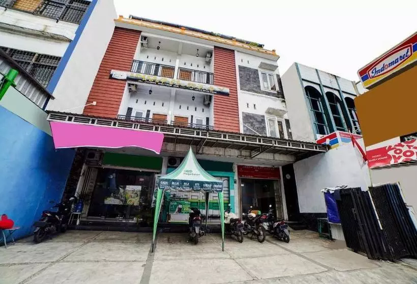 Hotelli Oyo 90515 Indah Guest House