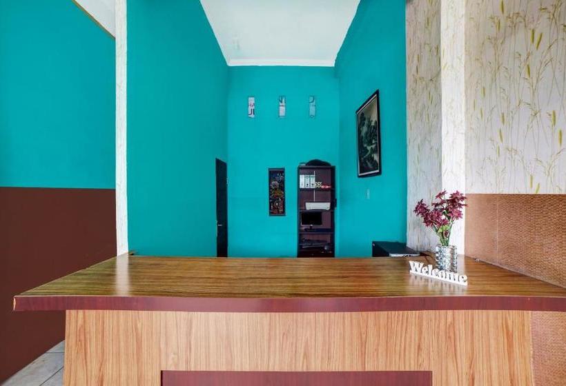 בית מלון כפרי Oyo 90515 Indah Guest House