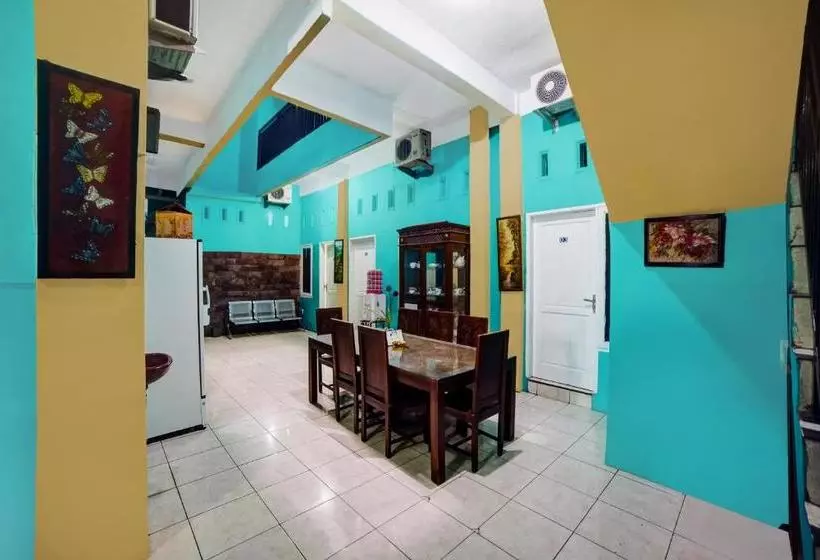 Hotelli Oyo 90515 Indah Guest House