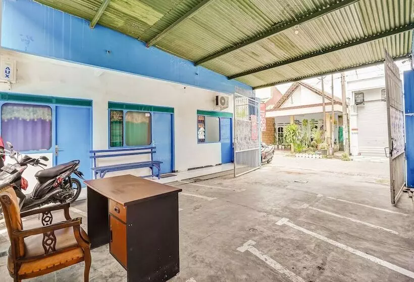 Hotelli Oyo 90523 Homestay Jenggolo