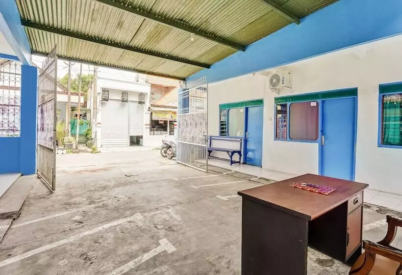 Hotelli Oyo 90523 Homestay Jenggolo