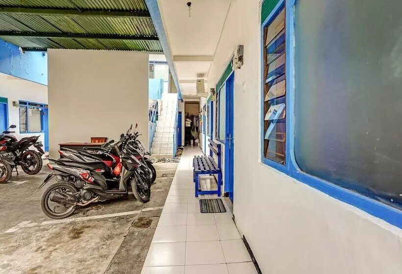 Hotelli Oyo 90523 Homestay Jenggolo