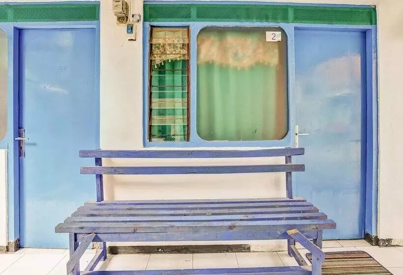 Hotelli Oyo 90523 Homestay Jenggolo