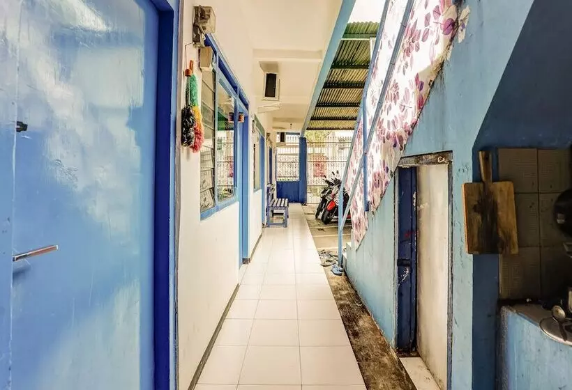 Hotelli Oyo 90523 Homestay Jenggolo