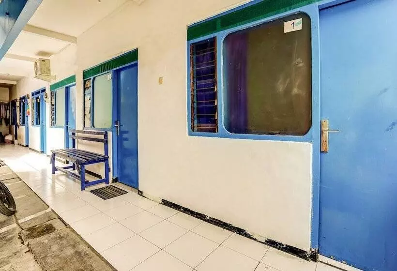 Hotelli Oyo 90523 Homestay Jenggolo