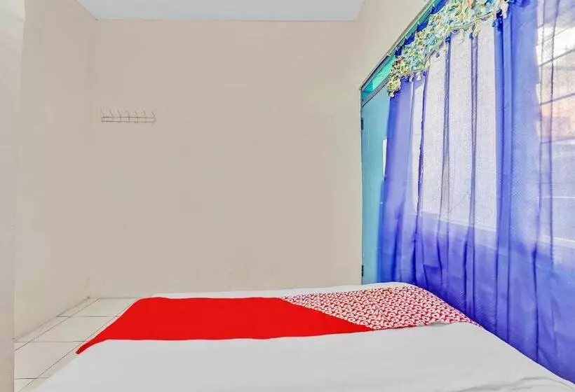 Hotelli Oyo 90523 Homestay Jenggolo