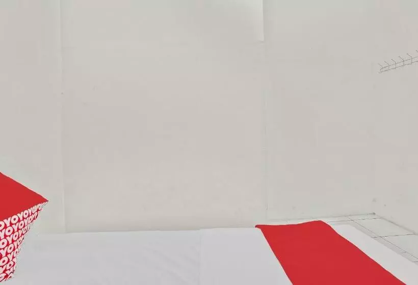 Hotelli Oyo 90523 Homestay Jenggolo