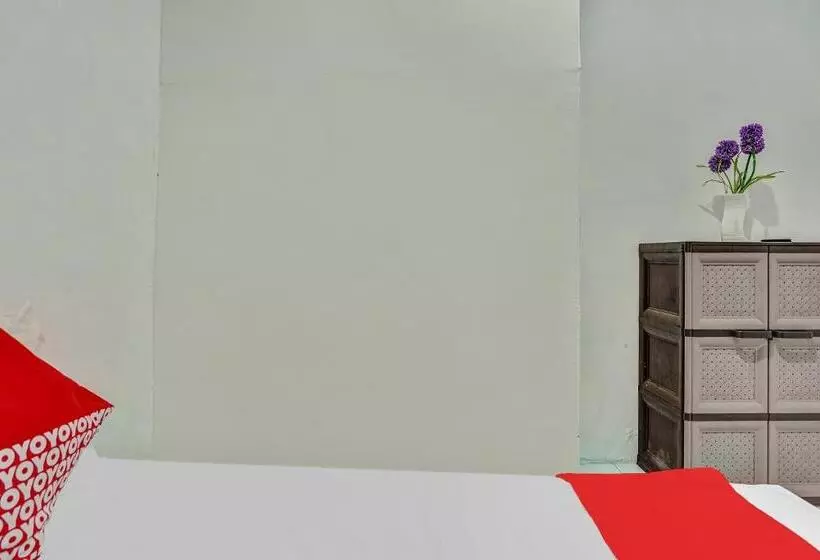 Hotelli Oyo 90523 Homestay Jenggolo