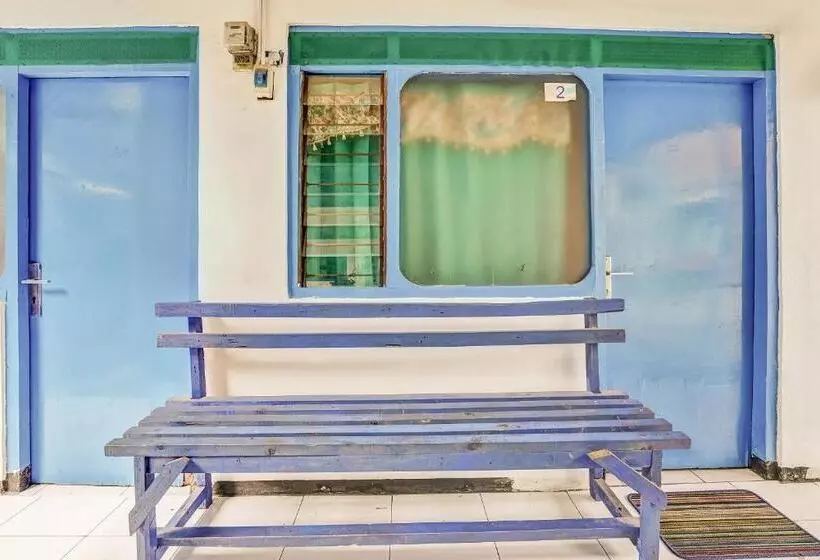 Hotelli Oyo 90523 Homestay Jenggolo