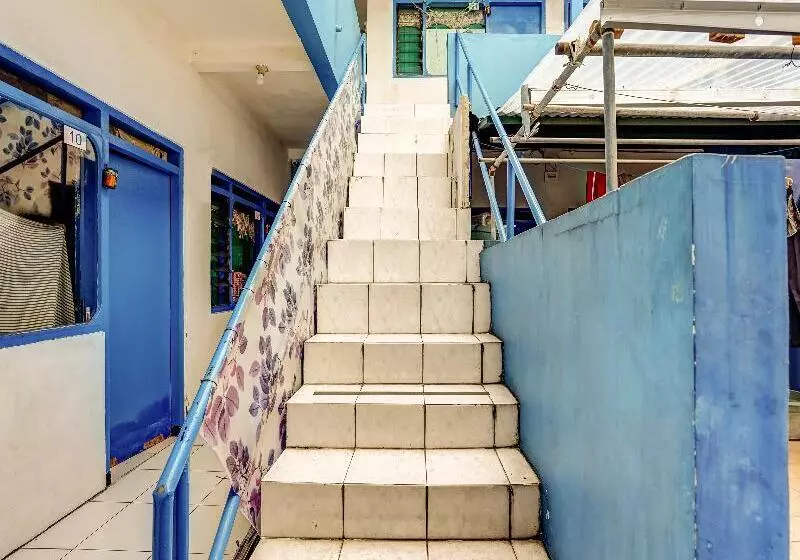 Hotelli Oyo 90523 Homestay Jenggolo