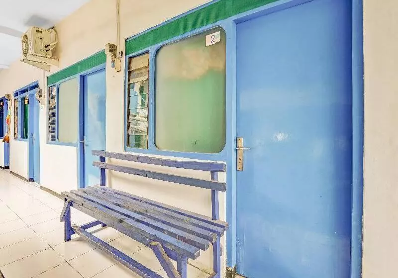 Hotelli Oyo 90523 Homestay Jenggolo