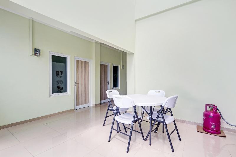 Otel Oyo 90549 Tumesa Homestay