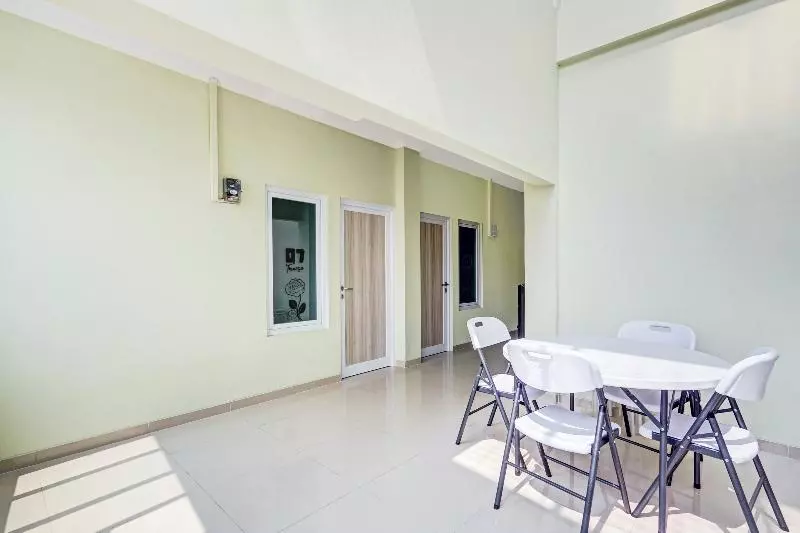 هتل Oyo 90549 Tumesa Homestay