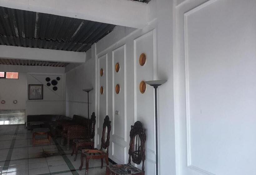 هتل Spot On 90535 Cimanuk Pavilion