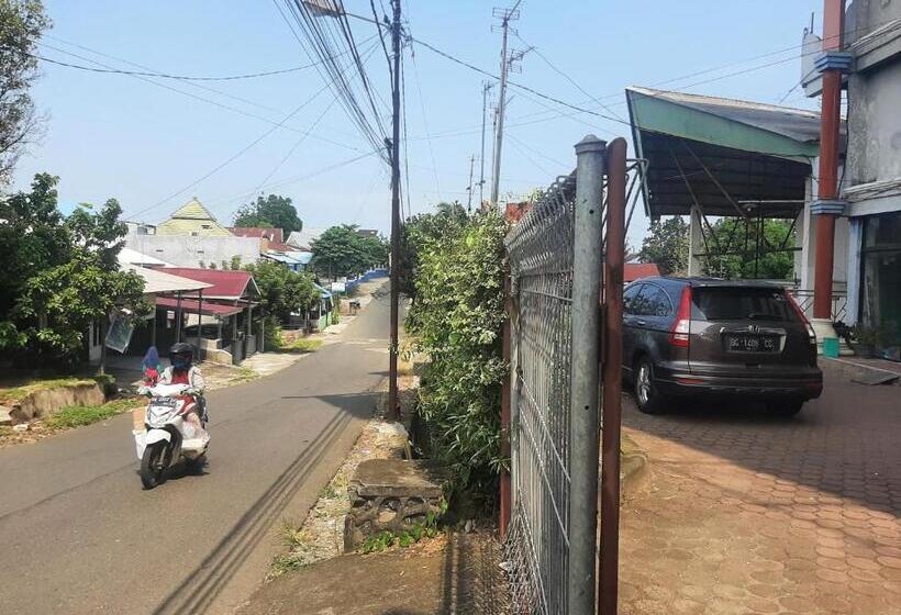 هتل Spot On 90535 Cimanuk Pavilion