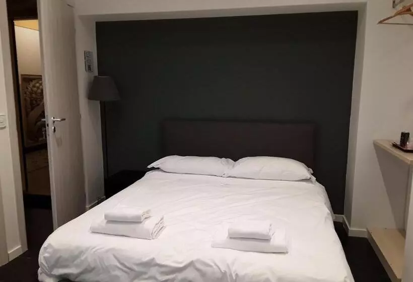 پانسیون Savoias