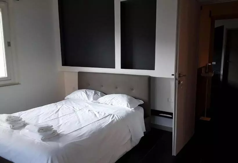 پانسیون Savoias