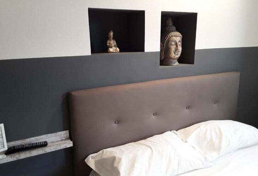 پانسیون Savoias