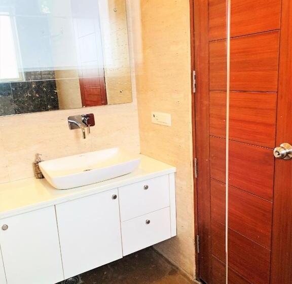 Lime Tree Hotel Pulkit Gurgaon Artemis Hospital, Nearest Metro Huda City Centre