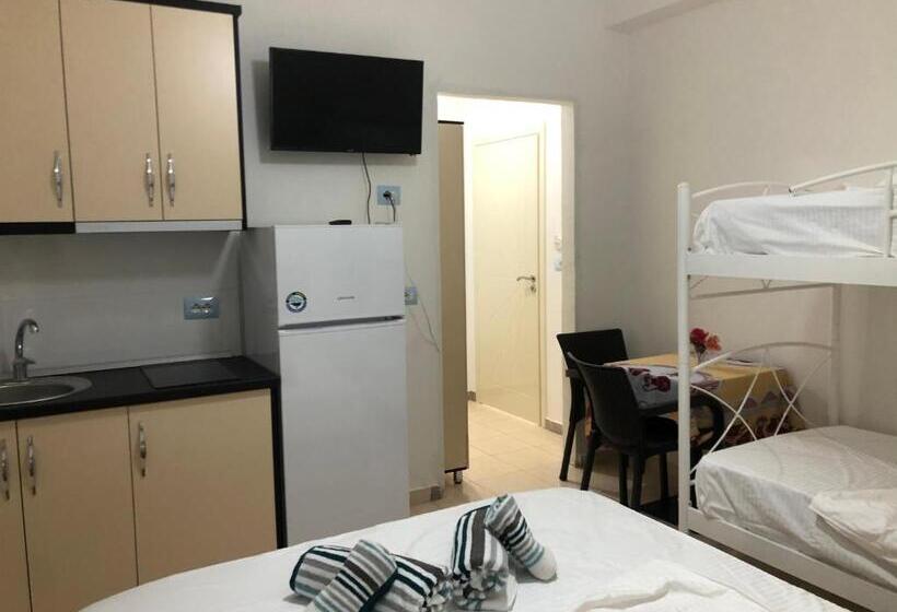 פנסיון Elton Tafa Guesthouse