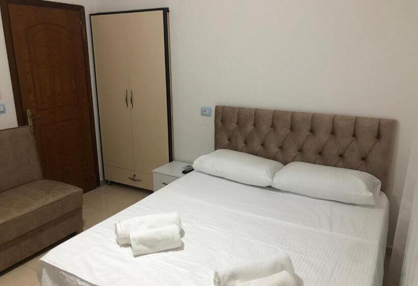 פנסיון Elton Tafa Guesthouse