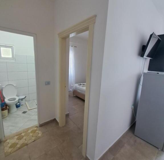 פנסיון Elton Tafa Guesthouse