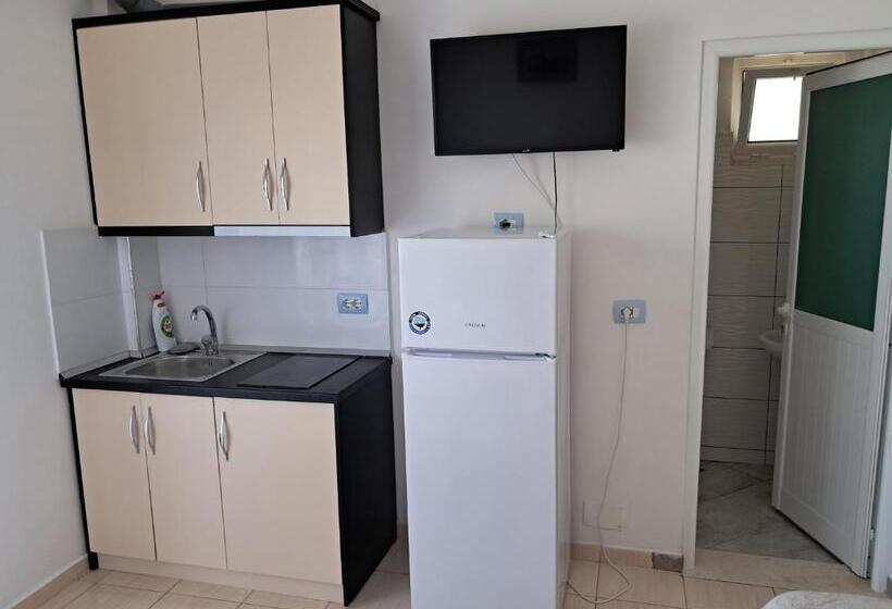 פנסיון Elton Tafa Guesthouse