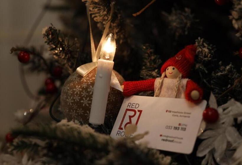 پانسیون Redroof Country House