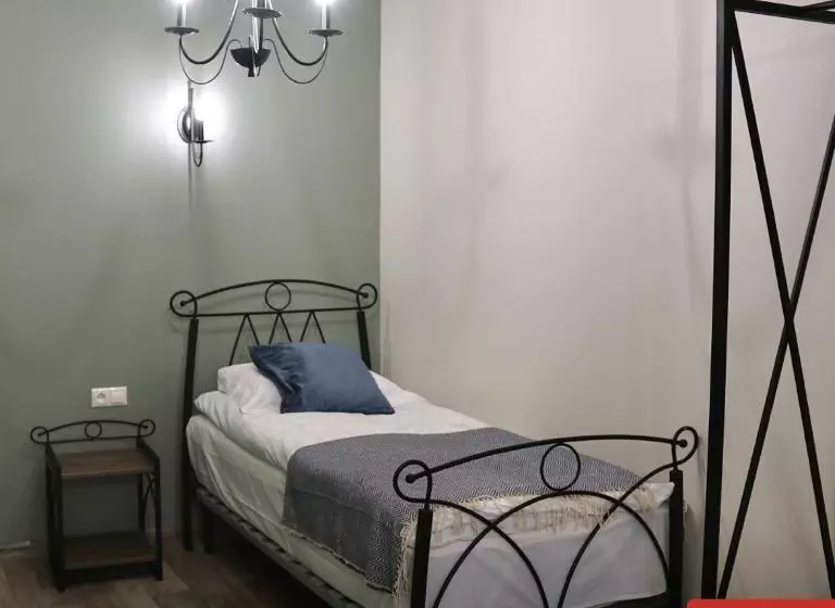 پانسیون Redroof Country House